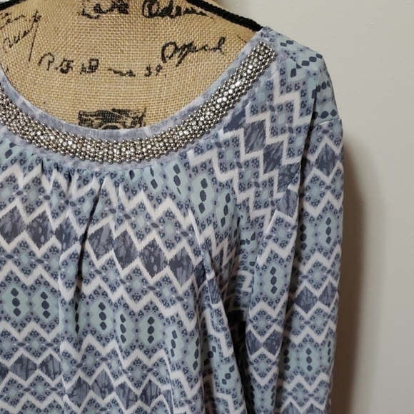 Xxl blue and white blouse with beaded neckline - Picture 2 of 4
